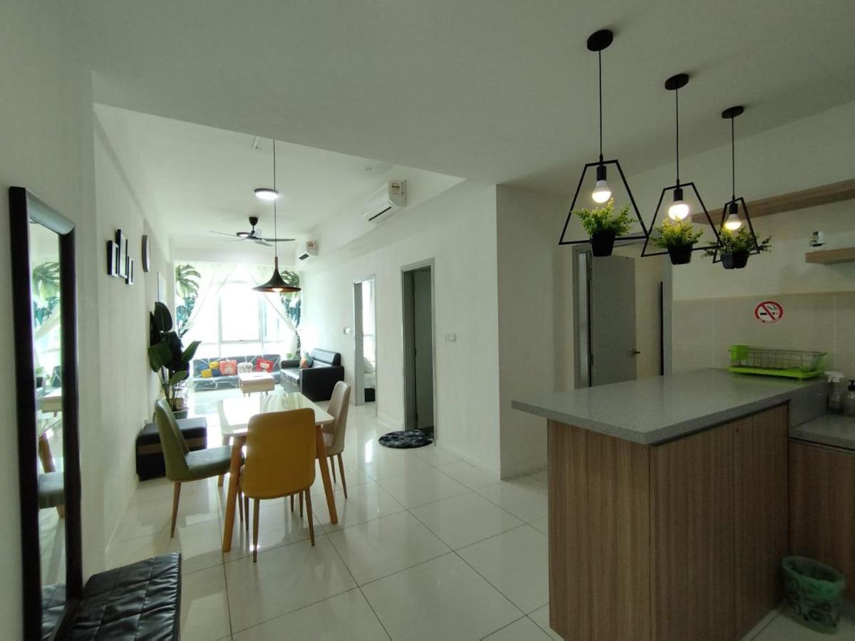 Restary Themed Staycation Sutera Avenue Apartment